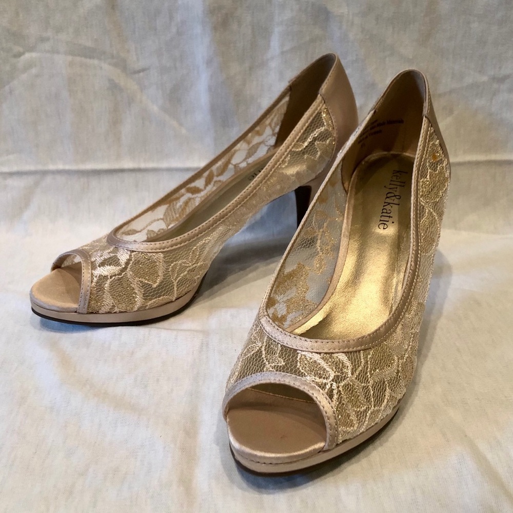 Kelly & Katie Gold Lace Peep Toe Pump Heels